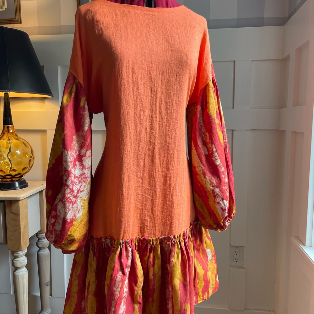 Women's Coral Midi Dress with Patterned Balloon Sleeves - Picture 3 of 9